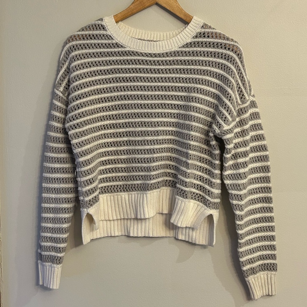 Aeropostale Gray and White Crew Neck Sweater